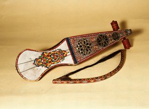 Saiteninstrument; Rabab (Rubab, Robab, Rebab, Rubob, Rawap). Ursprünglich aus Nordafrika