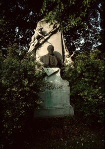 Ansicht des Grabes des österreichischen Komponisten und Dirigenten Franz von Suppé auf dem Zentralfriedhof in Wien von Unknown artist