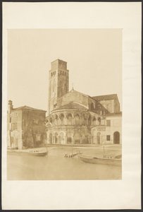 Kirche und Campanile am Wasser, Venedig