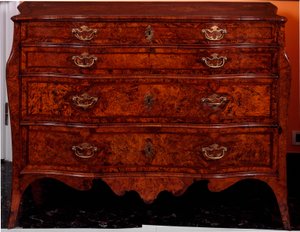 Möbel: Kommode aus Zedernholz. Ca. 1735-1745. Privatbesitz von Unknown artist