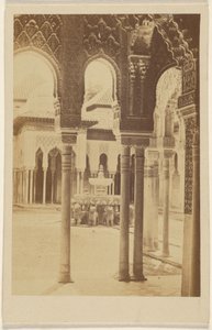 [Innenansicht der Säulen, die Alhambra]