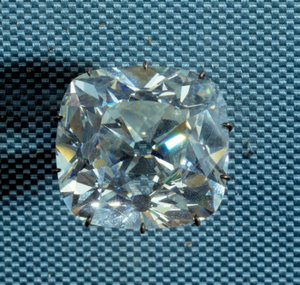 Juwel: Diamant bekannt als Le Regent, erworben von Thomas Pitt, Gouverneur von Madras Fort im Jahr 1702, gekauft von Pitt durch den Regenten Philipp II. Herzog von Orleans (1674-1723) im Jahr 1717. Paris, Louvre Museum