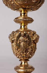 Goldschmiedekunst. Kelch. Geschenk von Kanonikus A. Le Vaillant de la Bassarderie, Dekan des Domkapitels 1726 bis 1758. 18. Jahrhundert. (Detail) von Unknown artist