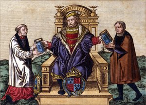 Porträt von König Heinrich VIII. von England (1491 - 1547) auf seinem Thron, die Bibel an zwei Höflinge überreichend. Kolorierte Gravur