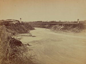 [Fluss und Brücke]