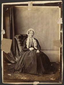 [Sitzende Frau mit Haube] von Unknown artist