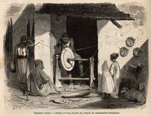 Der Kunsthandwerker Turner Kabyle in seiner Werkstatt stellt eine riesige Holzplatte her, die für alle Zwecke, häuslich und landwirtschaftlich, in Kabylien (Algerien) verwendet wird. Gravur zur Illustration des Ausflugs in die große Kabilie, zwischen dem M
