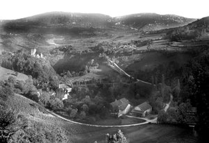 Frankreich, Rhône-Alpes, Ain (01), La Dorche: La Dorche, Dorf und Brücke von Unknown photographer