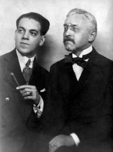 Heitor Villa-Lobos (1887-1959), brasilianischer Komponist, mit dem französischen Komponisten Florent Schmitt (1870-1958) von Unknown photographer