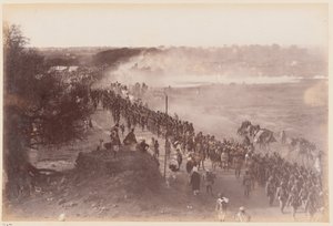 Indische Armeeinfanterie auf dem Marsch, Delhi Übungslager von Unknown photographer