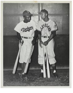 Jackie Robinson und Larry Doby, ca. 1947 von Unknown photographer