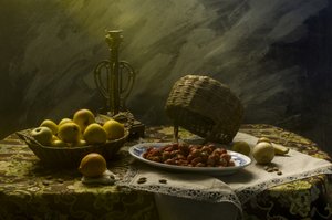 Dunkles Stillleben mit Früchten