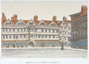 Ansicht von Staple Inn und den Gebäuden von Middle Row im Zentrum von Holborn, London