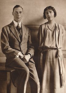 Lady Elizabeth Bowes Lyon und der Herzog von York bei der Bekanntgabe ihrer Verlobung, 1923