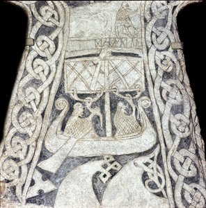 Runenstein lilbjar, der einen Drakkar darstellt (Stein)