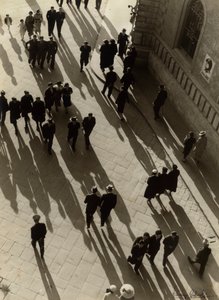 Luftaufnahme einer belebten Straße, ca. 1938