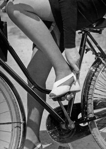 Auf dem Fahrrad, ca. 1941