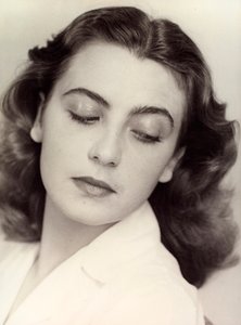 Porträt einer jungen Frau, ca. 1940