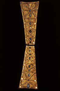 Hals eines Prozessionskreuzes aus Gold, Granat und Perlen aus dem Schatz von Guarrazar, 7. Jahrhundert