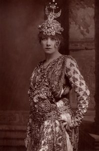 Henriette Rosine Bernard genannt Sarah Bernhardt (1844-1923) von W. and D. (after) Downey