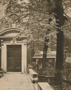 Südportal der Kirche St. Mary Aldermanbury, ca. 1935 von Walter Benington
