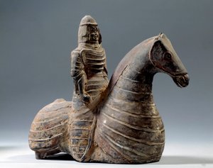 Chinesische Kunst: Statuette eines Reiters in Rüstung (206 v. Chr. - 220 n. Chr.), Han-Periode. Paris, Musée Cernuschi