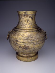Lagergefäß (Hu oder Zhong) mit verschlungenen Drachen und stilisierten Wolken von Western Han Dynasty Chinese School