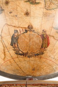 Großes Paar Bibliotheksgloben, der terrestrische 1645/48, der himmlische nach ca. 1630 von Willem Blaeu
