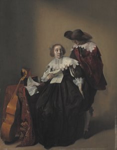 Eine sitzende Frau mit einem Brief, ein Herr steht neben ihr