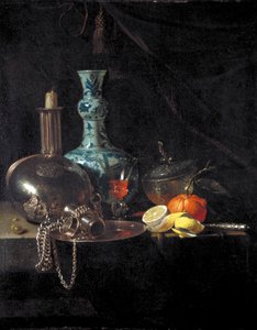 Stillleben mit einer Pilgerflasche, Kerzenhalter, Porzellanvase und Früchten, 17. Jahrhundert von Willem Kalf
