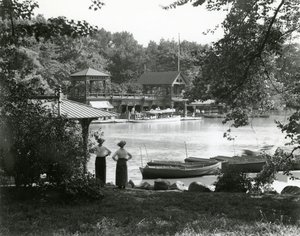 Bootshaus im Central Park, ca. 1910-21