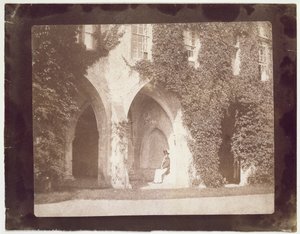 Reverend Calvert Jones im Kreuzgang der Laycock Abbey von William Henry Fox Talbot