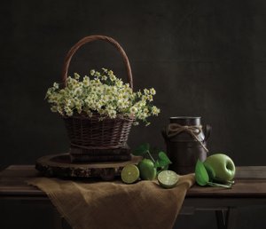 Rustikales Gänseblümchen-Stillleben