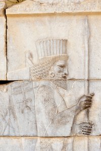 Antikes Relief der Achämeniden; Perser mit Lanze; Soldat der Unsterblichen Garde im Apadana-Palast; archäologische Stätte; antike persische Stadt Persepolis; UNESCO-Weltkulturerbe; Provinz Fars; Iran; Asien
