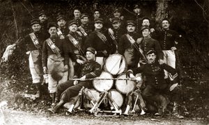 Fanfare des 122. französischen Infanterieregiments während des Ersten Weltkriegs 14-18 (s/w Foto) von . .