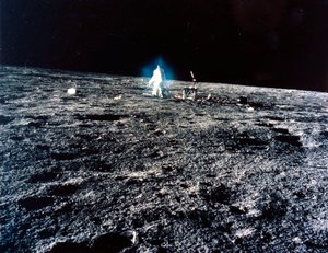 Bemannte Raumfahrt, USA, Apollo 12 Apollo 12 Astronaut auf dem Mond von Ferdinand Georg Waldmuller