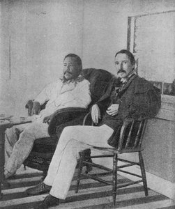 Robert Louis Stevenson mit König Kalakaua von Hawaii auf der Veranda des Royal Boat House in Honolulu