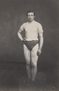 Junger Mann in Sportkleidung