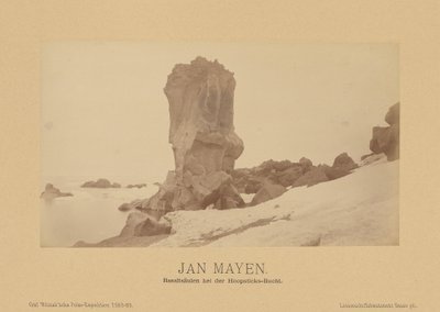 Jan Mayen, Basaltsäulen bei der Hoopsticks-Bucht von (Linienschiffs Lieutenant) Richard Basso