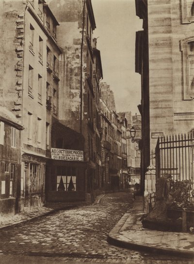 Rue Saint-Christophe im Jahr 1865, aufgenommen von der Rue de la Cité von (after) French Photographer