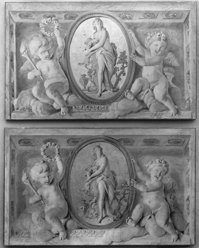 Paar von Überdachungen mit Diana oder einer Nymphe in einem ovalen Medaillon, unterstützt von Amorini von 18th century . French Painter