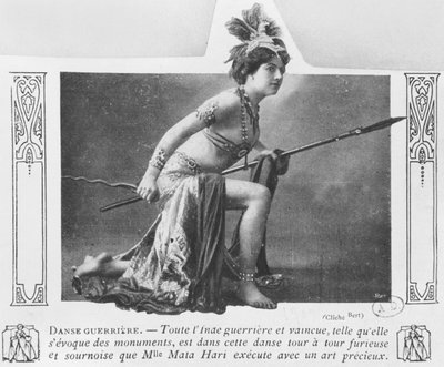 Mata Hari in einem Kriegstanz, frühes 20. Jahrhundert von A. Bert