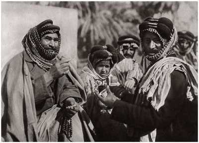 Ein Scheich genießt den berühmten arabischen Kaffee, Irak, 1925 von A. Kerim