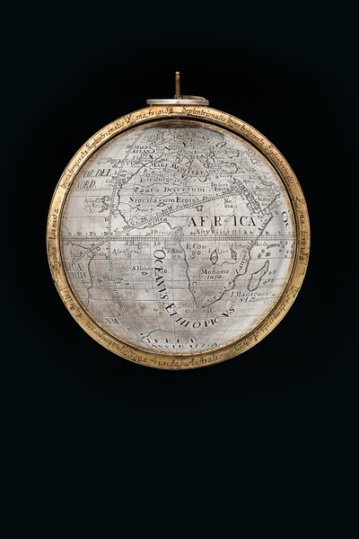 Zwei außergewöhnliche terrestrische und himmlische Globen, unterstützt von Herkules und Atlas, Augsburg, 1697-99 von Abraham Drentwett