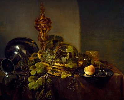 Stillleben mit einem Korb Trauben und einem Goldbecher von Abraham Hendricksz van Beyeren
