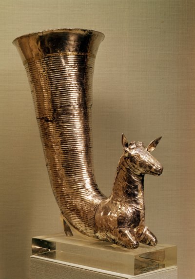 Rhyton in Form eines Steinbocks, aus Iran von Achaemenid