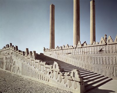 Ansicht der östlichen Treppe der Apadana (Audienzhalle) um 515 v. Chr. von Achaemenid