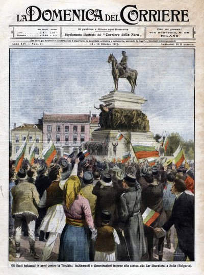 Erster Balkankrieg: Demonstrationen vor der Statue des Zaren in Sofia, Bulgarien - Illustration von Beltrame in La Domenica del Corriere - Oktober 1912 (Erster Balkankrieg: Demonstration in Sofia, Bulgarien) von Achille Beltrame