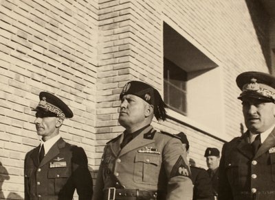 Einweihung der Gebäude des Königlichen Flughafens "Fausto Pesci" in Bologna, erbaut von der Firma Mauro Toschi fu Ulisse, in Anwesenheit des Duce Benito Mussolini, 24.10.1936 (s/w Foto) von Achille Villani