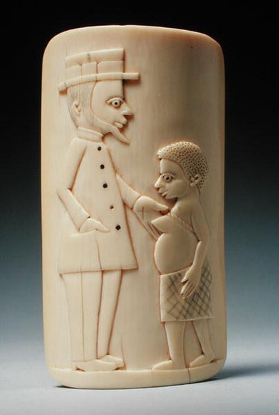 Plakette mit Figuren eines europäischen Mannes und einer afrikanischen Frau, Kongo von African